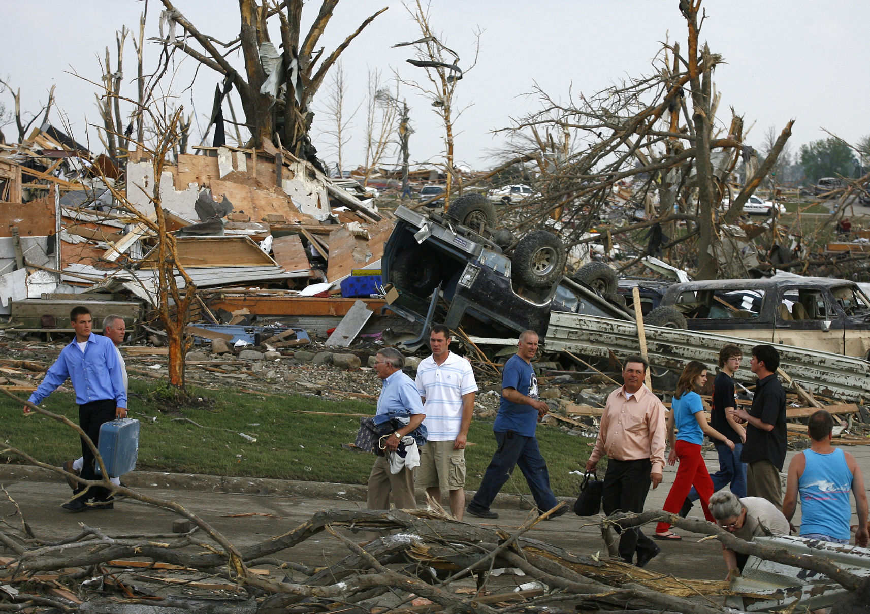 052508mp-parkersburg-tornado-7